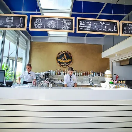 ホテル Iliria Internacional ドゥラス