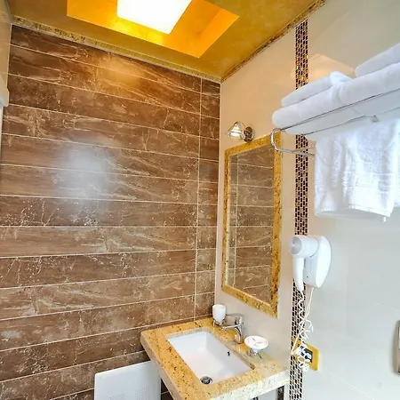 Iliria Internacional Szálloda 4*