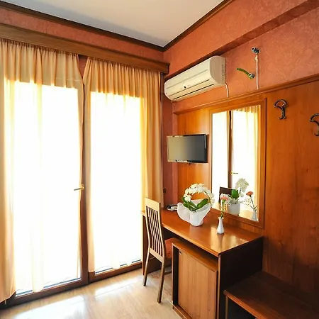 Iliria Internacional Otel Dıraç