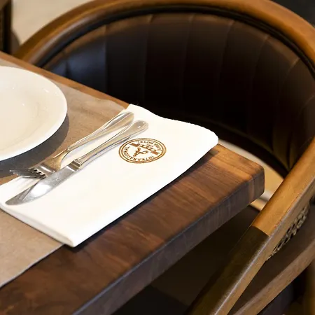 ホテル Iliria Internacional