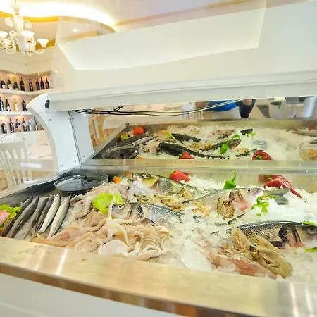 ホテル Iliria Internacional 4*