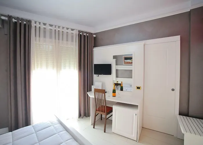 إيليريا إنترناثونال دراس